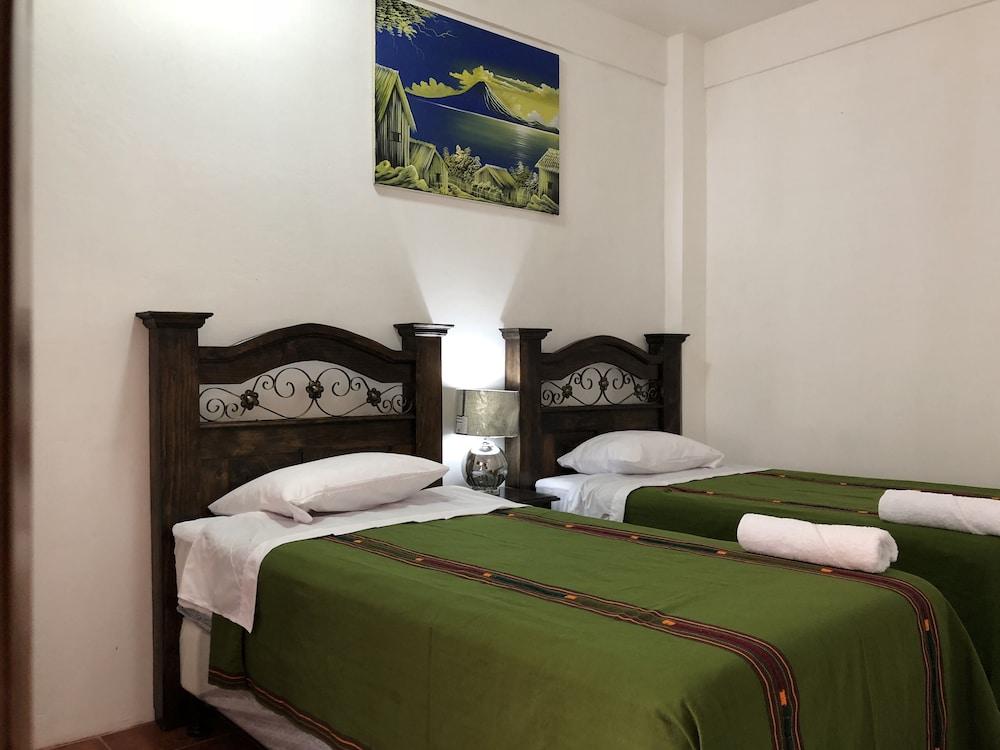 Hotel Panajachel Los Angeles