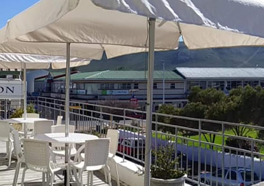 Zzzone Boutique Hostel