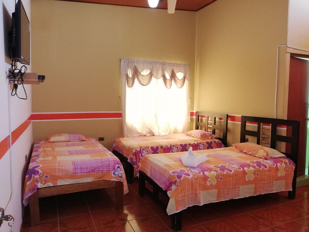 Hospedaje Cueva Beach