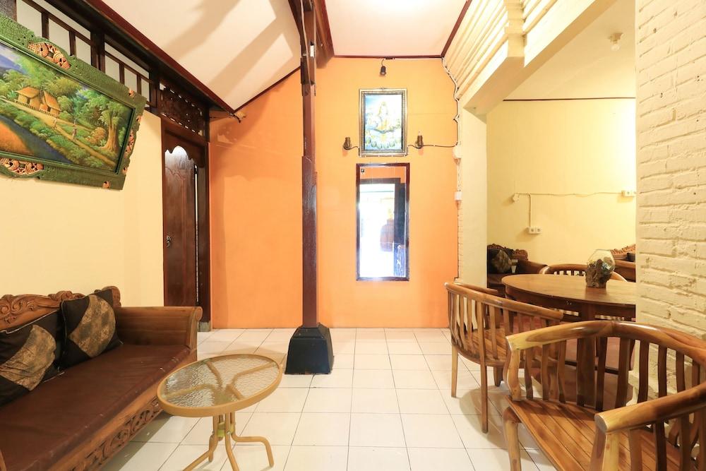 Pondok Tulasi Hostel