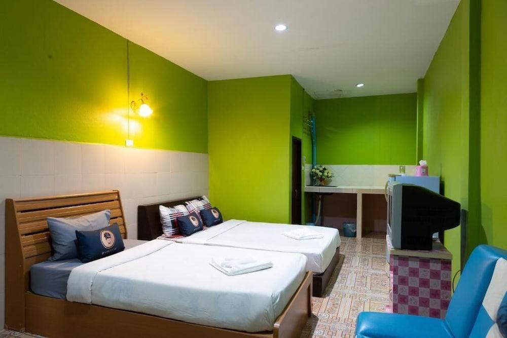 Roomquest Amphawa Vaylasamran Floating Market