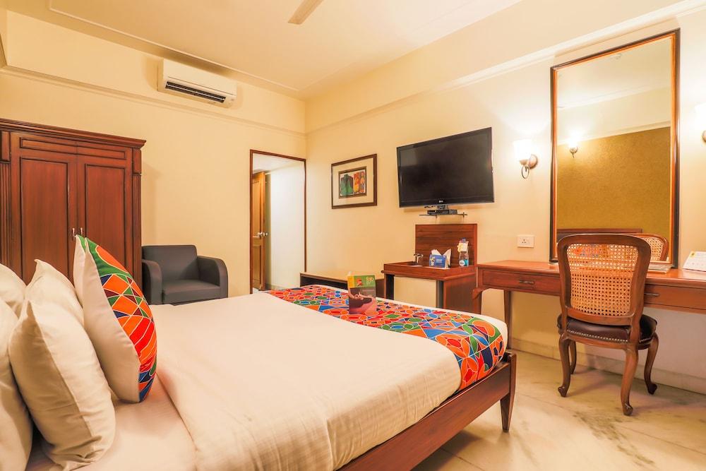 FabHotel Sheronz Piccadily Chowk