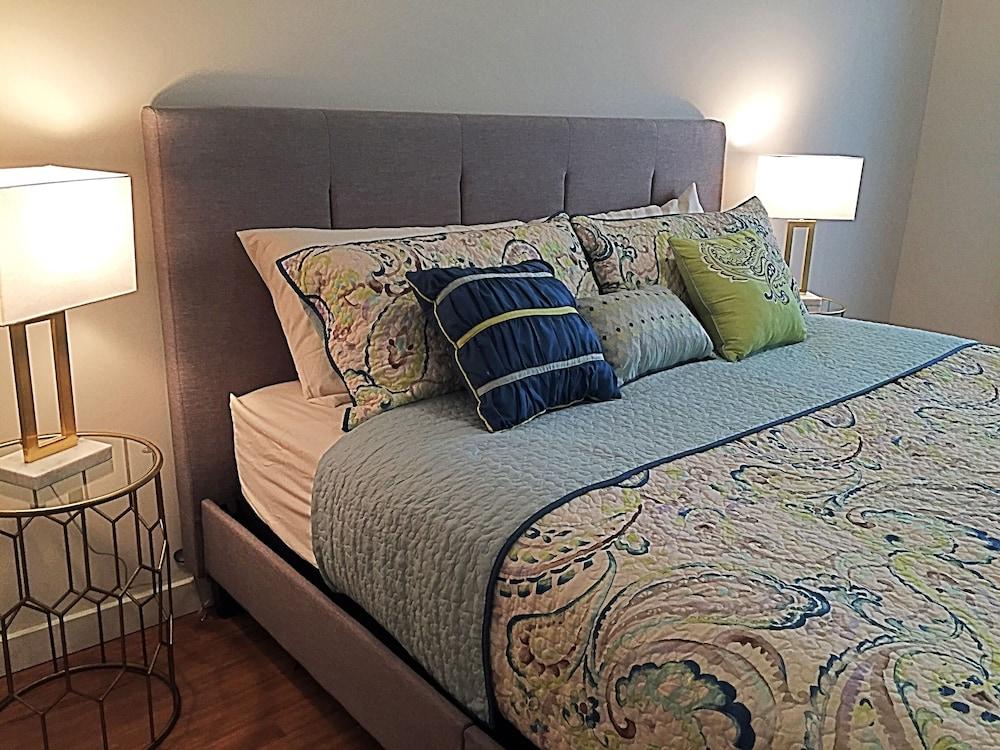 Cityscape I - Sleeps 8