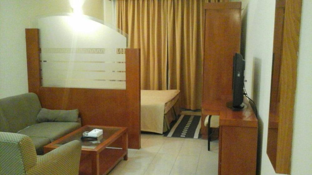 Al Raien Hotel Apartment