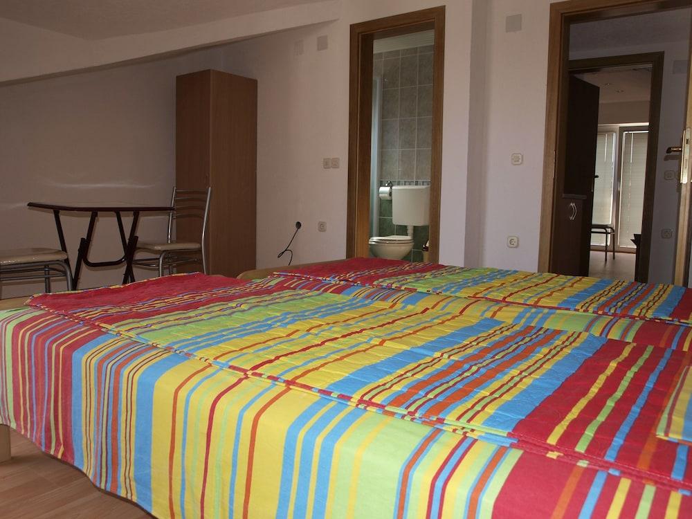 Bogdanovski Studios & Guest Rooms