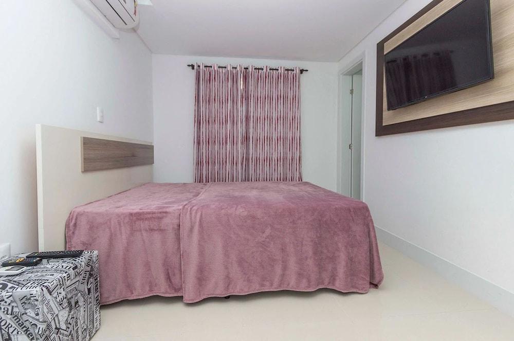 Madeira Aptos na Praia de Bombas