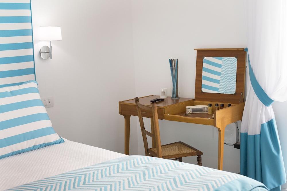 Blue Suite Sorrento Tasso Square