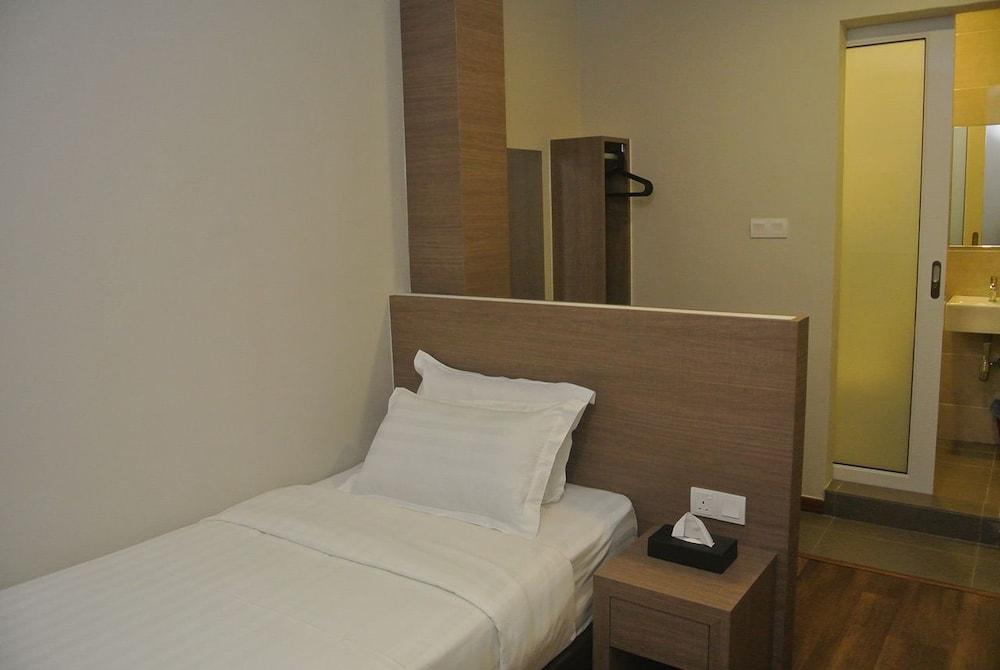 Riverside Boutique Hotel & Cafe