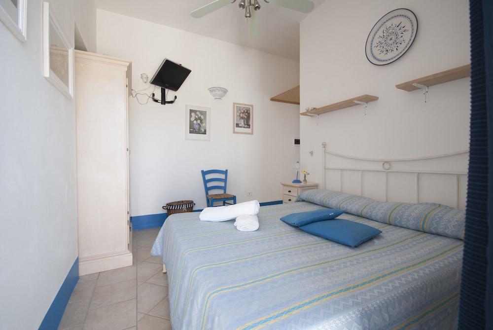 Villa Flora Studios & Apartments