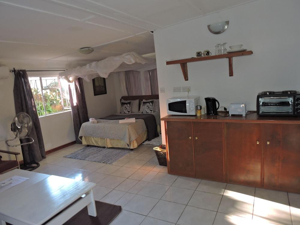 Hippo House Cottages