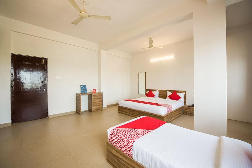 OYO 13168 Primrose Regency