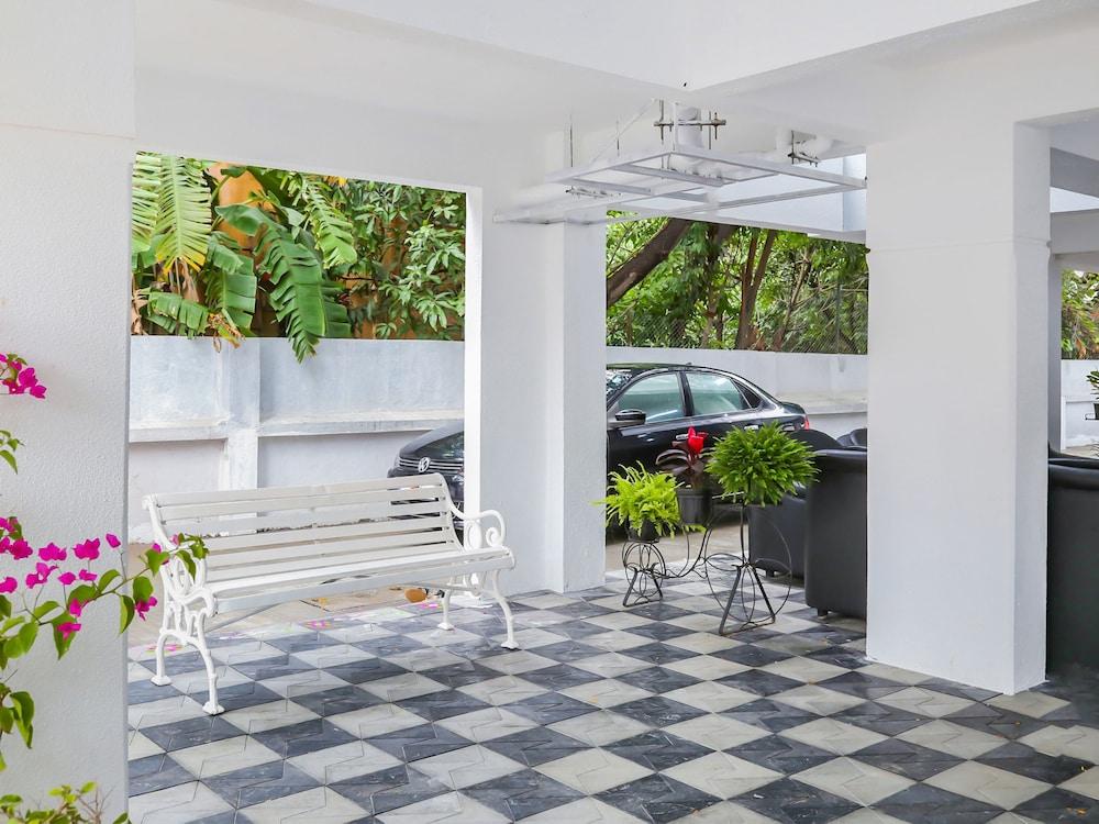 Capital O 15610 Omkar Executive