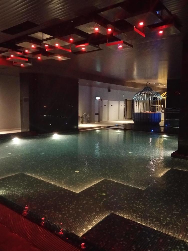 Expressionz Professional Suites by iHost Homes 2