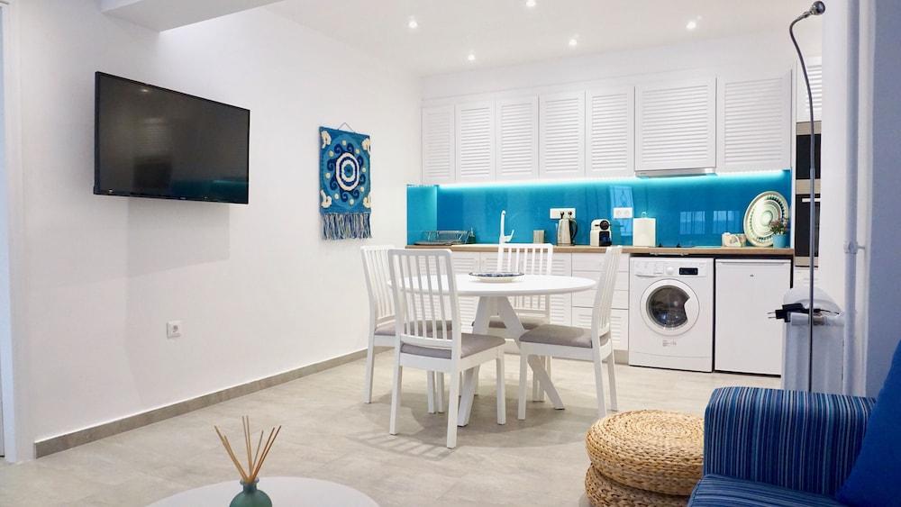 Cycladic Style Apt in Athens