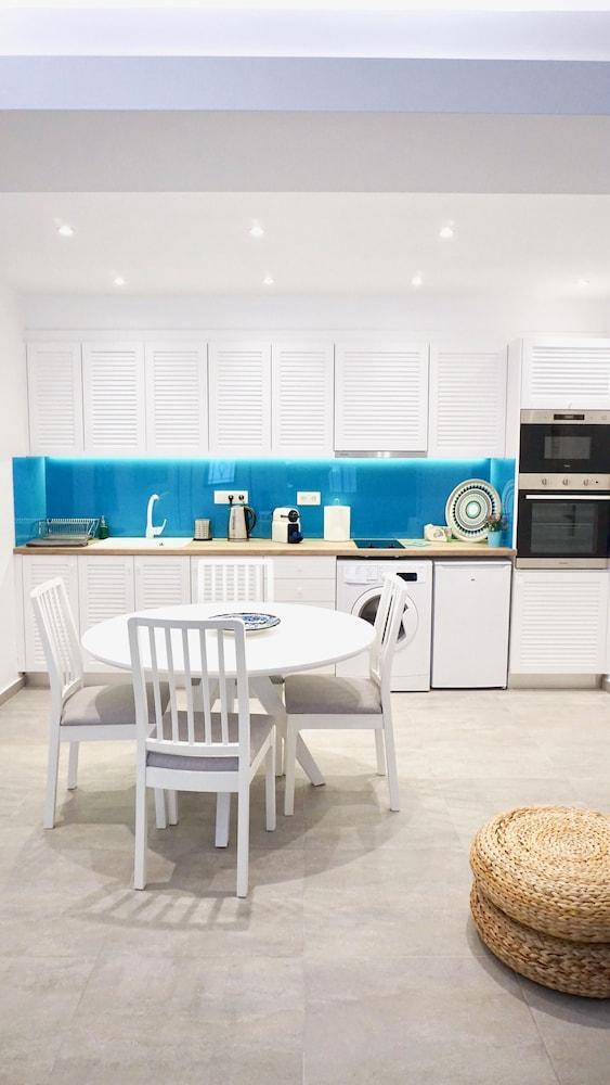 Cycladic Style Apt in Athens