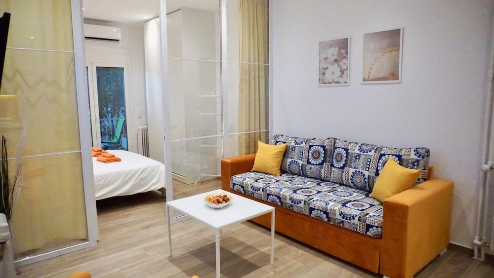 Spacious Peaceful Studio with Garden Patio