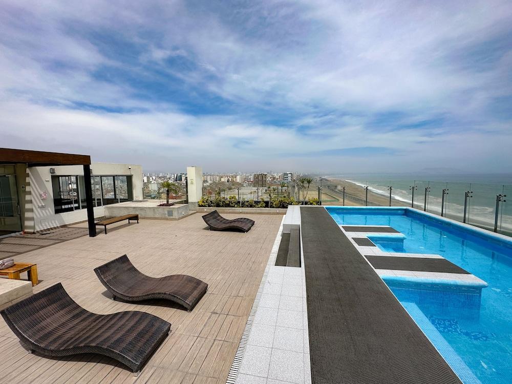 Ocean View Apartment with Pool (1206)