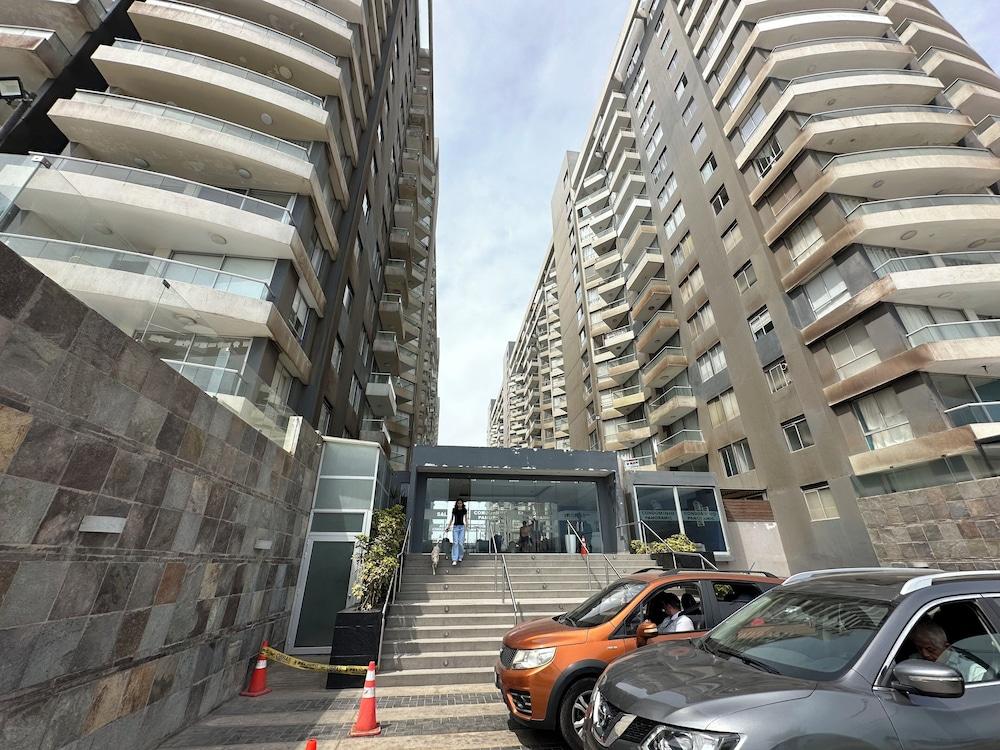 Ocean View Apartment with Pool (1206)