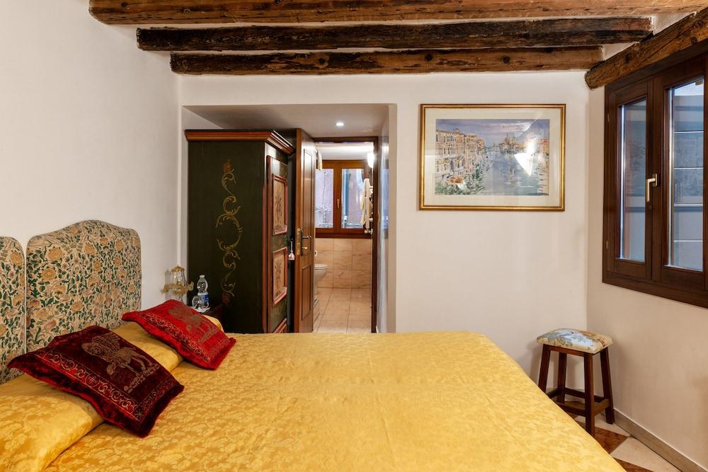 Luxury Venetian Rooms