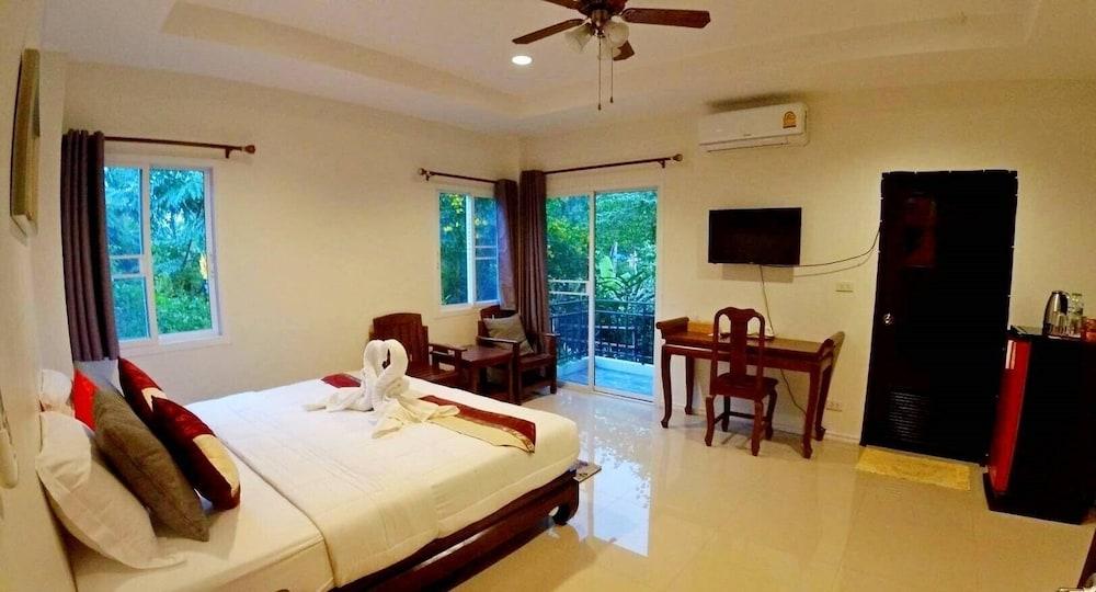 Baan Klangsuan Bang Korbua