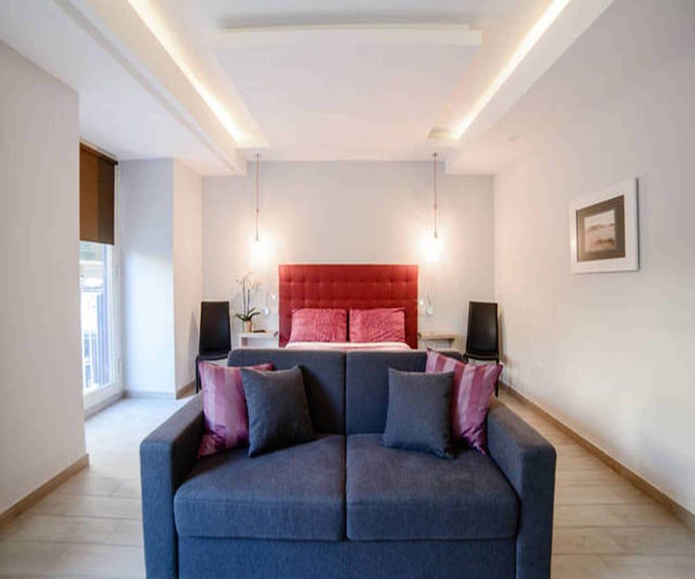 Riviera Luxury Suites B&B