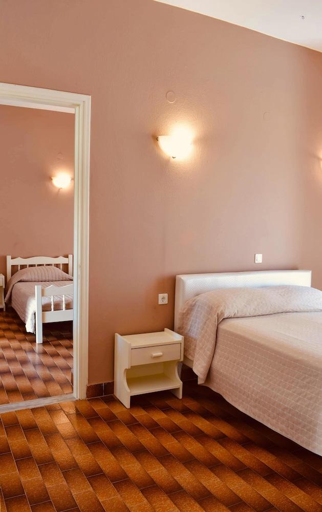 Family Studios Aparthotel