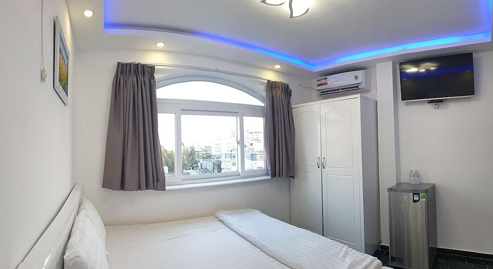 The Phoenix 74 Hotel