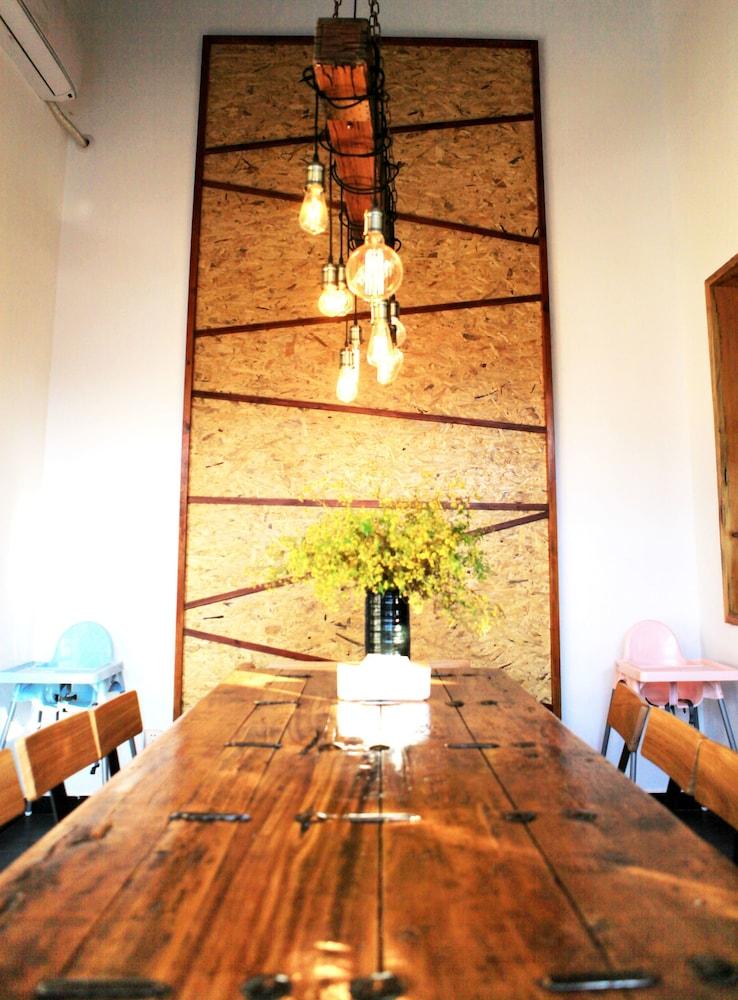 Carpenter's Rustic Courtyard-Great Wall