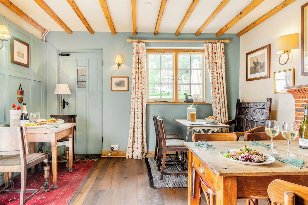 Elizabeth -Tiger Inn