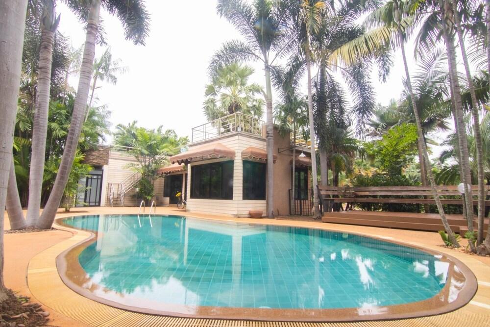 Palm Suites Khao Yai