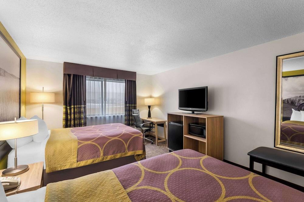 Super 8 by Wyndham Oelwein