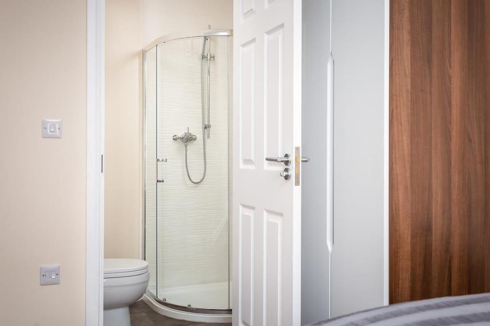 Elliot Oliver - 2 Bedroom Town Centre Apartment