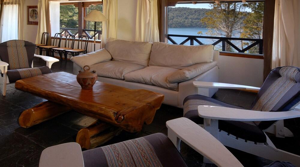 Fantastic 4Bedr Chalet Lake Views HV8