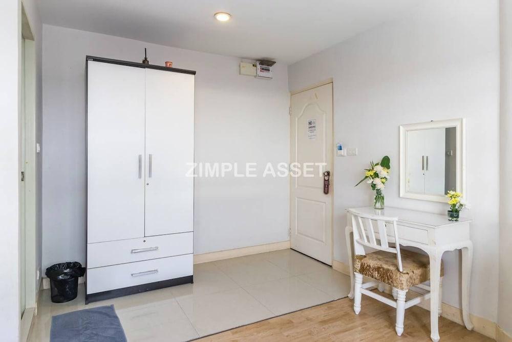 Tim Place - BTS Phra Khanong