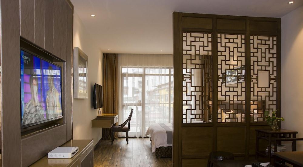 QJIA West Street Hotel