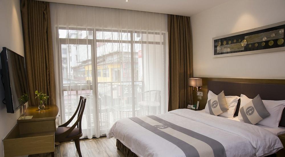 QJIA West Street Hotel