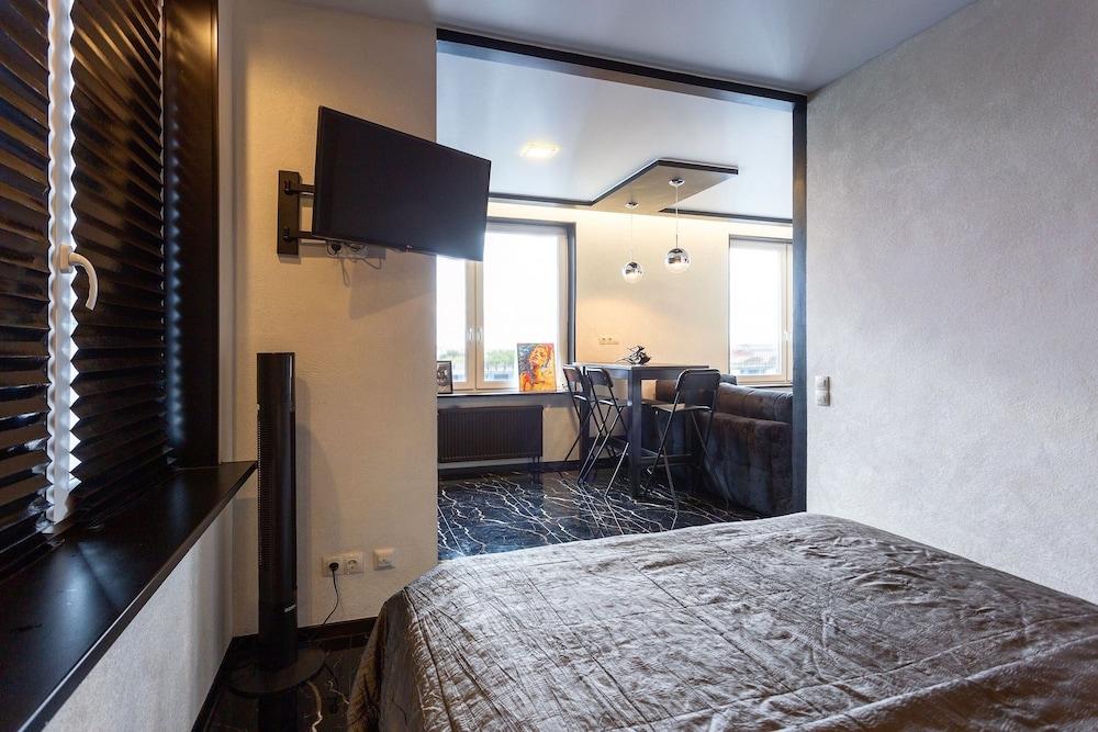 hth24 apartment Kremenchugskaya 11