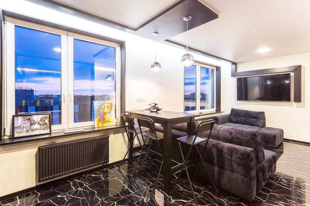 hth24 apartment Kremenchugskaya 11