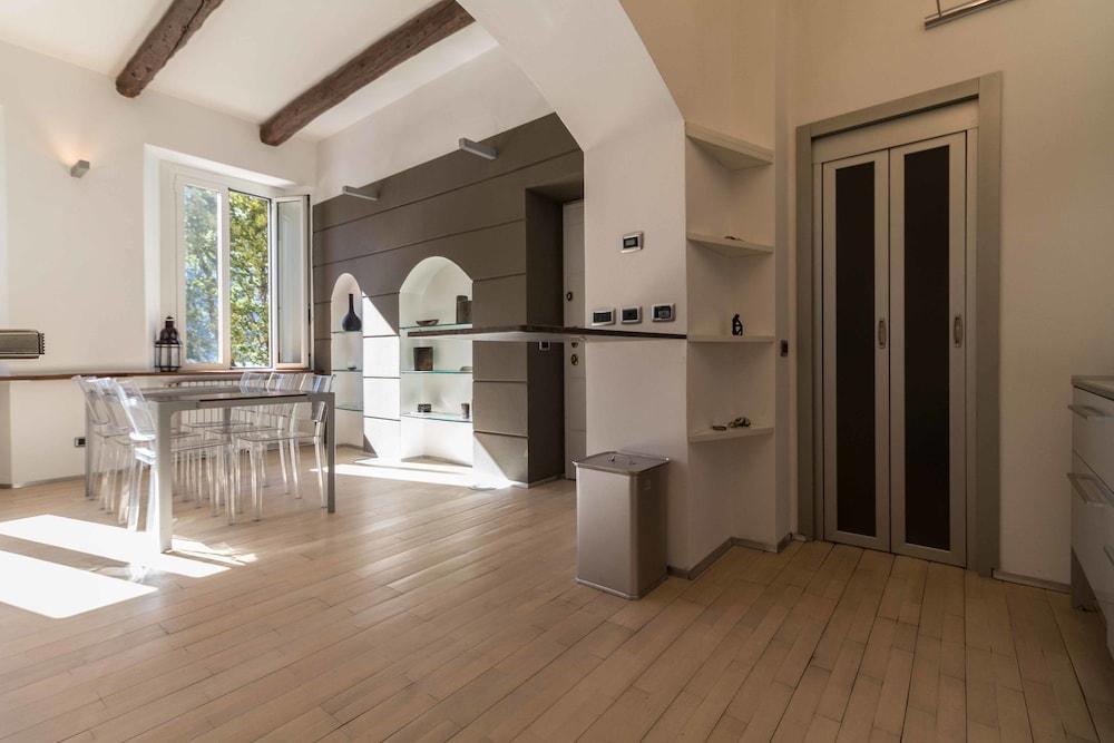 Lungolago Holiday Home