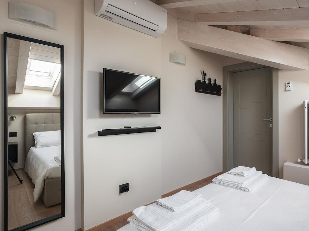 Sant'orsola Suites Apartments