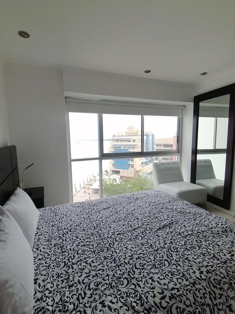 Luxury Suites Riverfront GYE