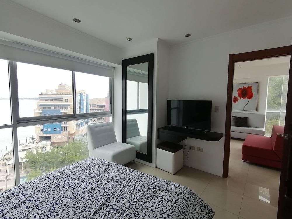 Luxury Suites Riverfront GYE