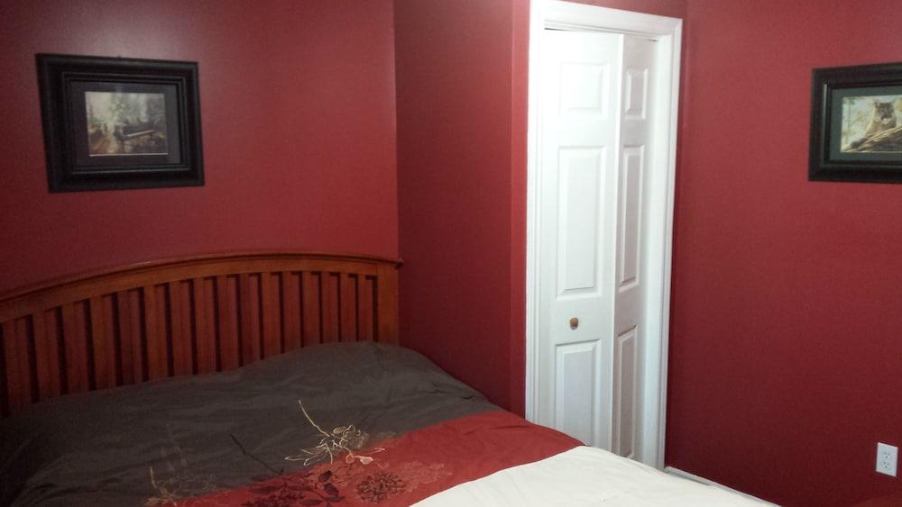 John B's Oceanfront Cottages