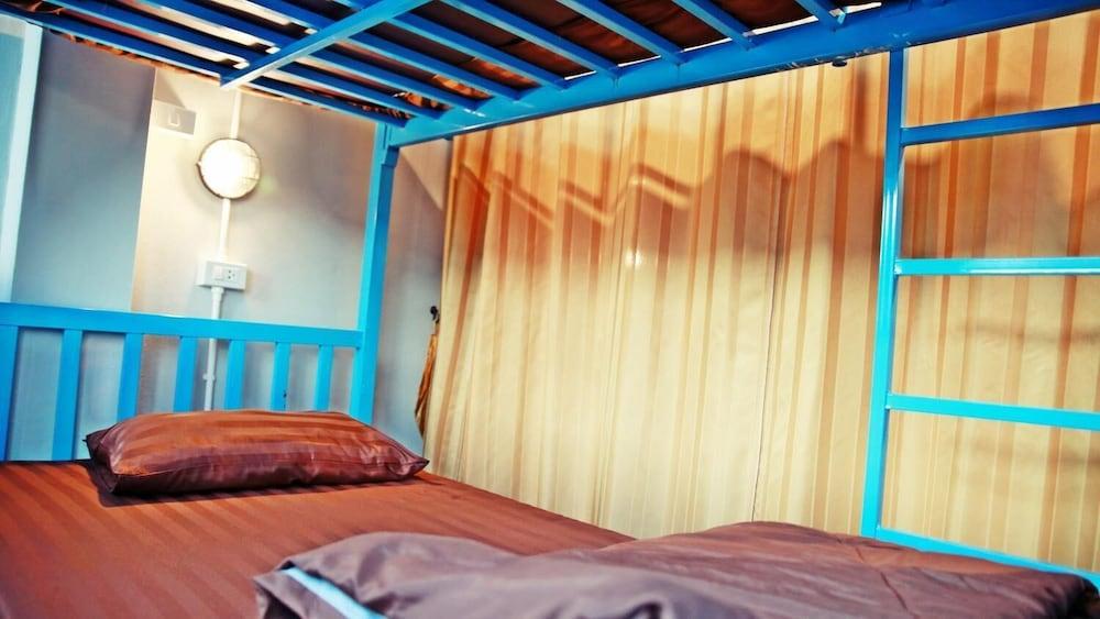 Checkin68 Chiangmai Hostel & Rooms