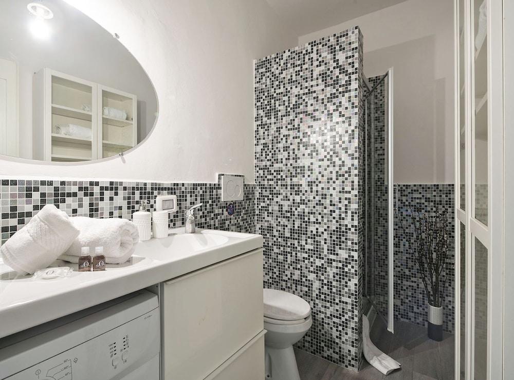 A Few Steps to The Duomo Comfortable 1BD Apt