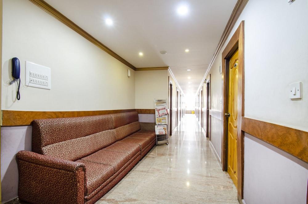 FabExpress Emirates Suites