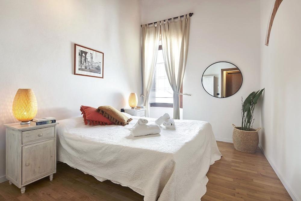 A Few Steps to The Duomo Amazing 4BD Apt