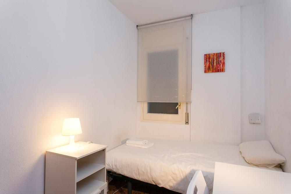 Spacious & Quiet 4 Bedroom Apartment