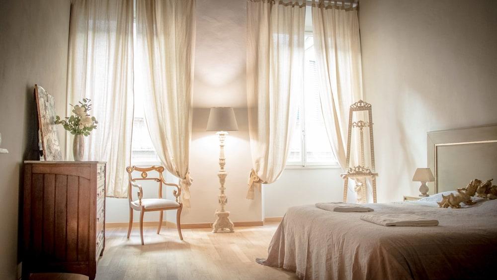 Breathtaking 4BD Apt 5min Walk to Duomo