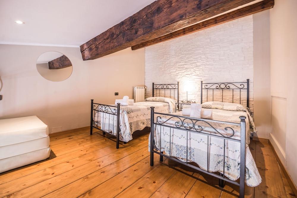 A Few Steps to The Duomo Upscale 2BD Apt